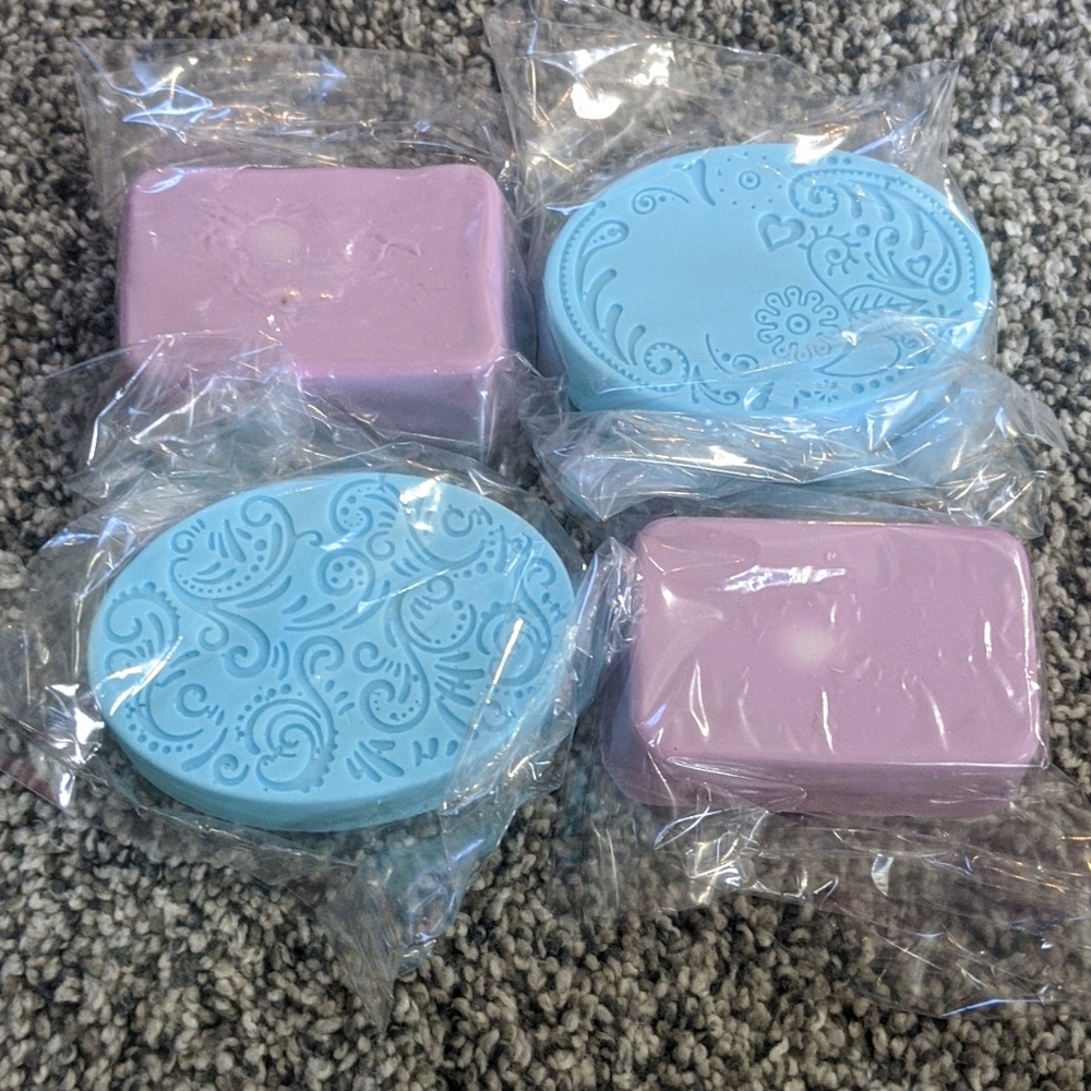 2 pineapple Jasmine & 2 Paradise goat's milk soaps